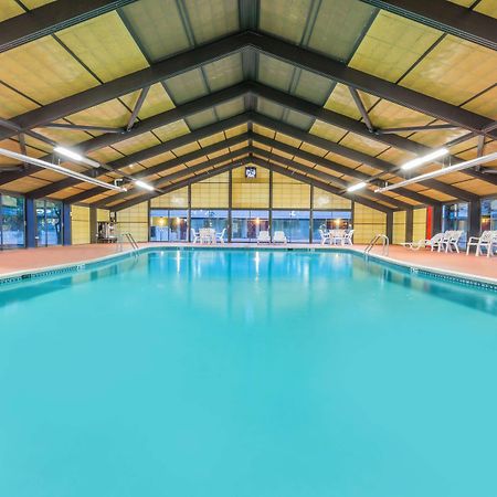 Days Inn Восток Страудсберг Экстерьер фото