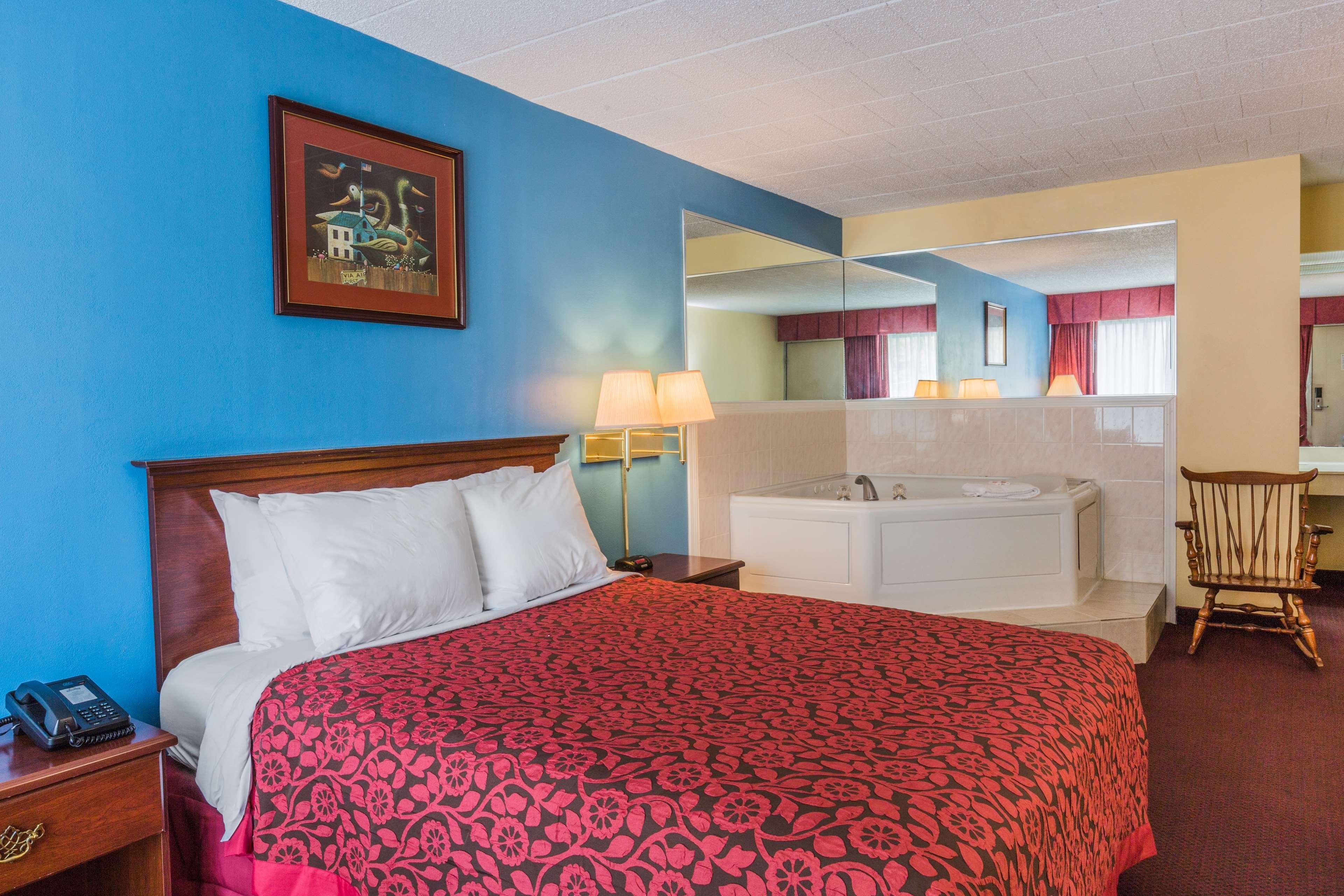 Days Inn Восток Страудсберг Экстерьер фото