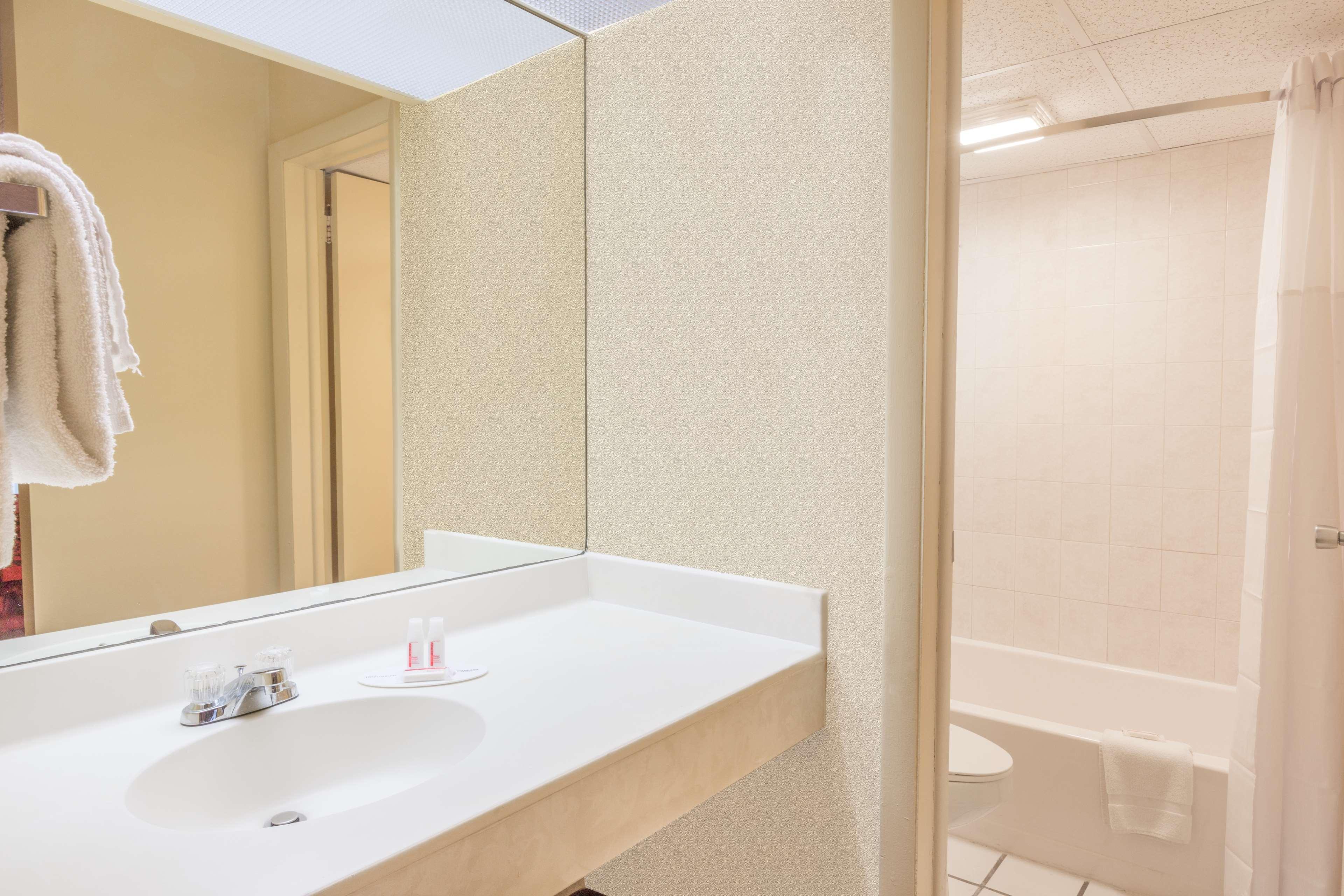 Days Inn Восток Страудсберг Экстерьер фото
