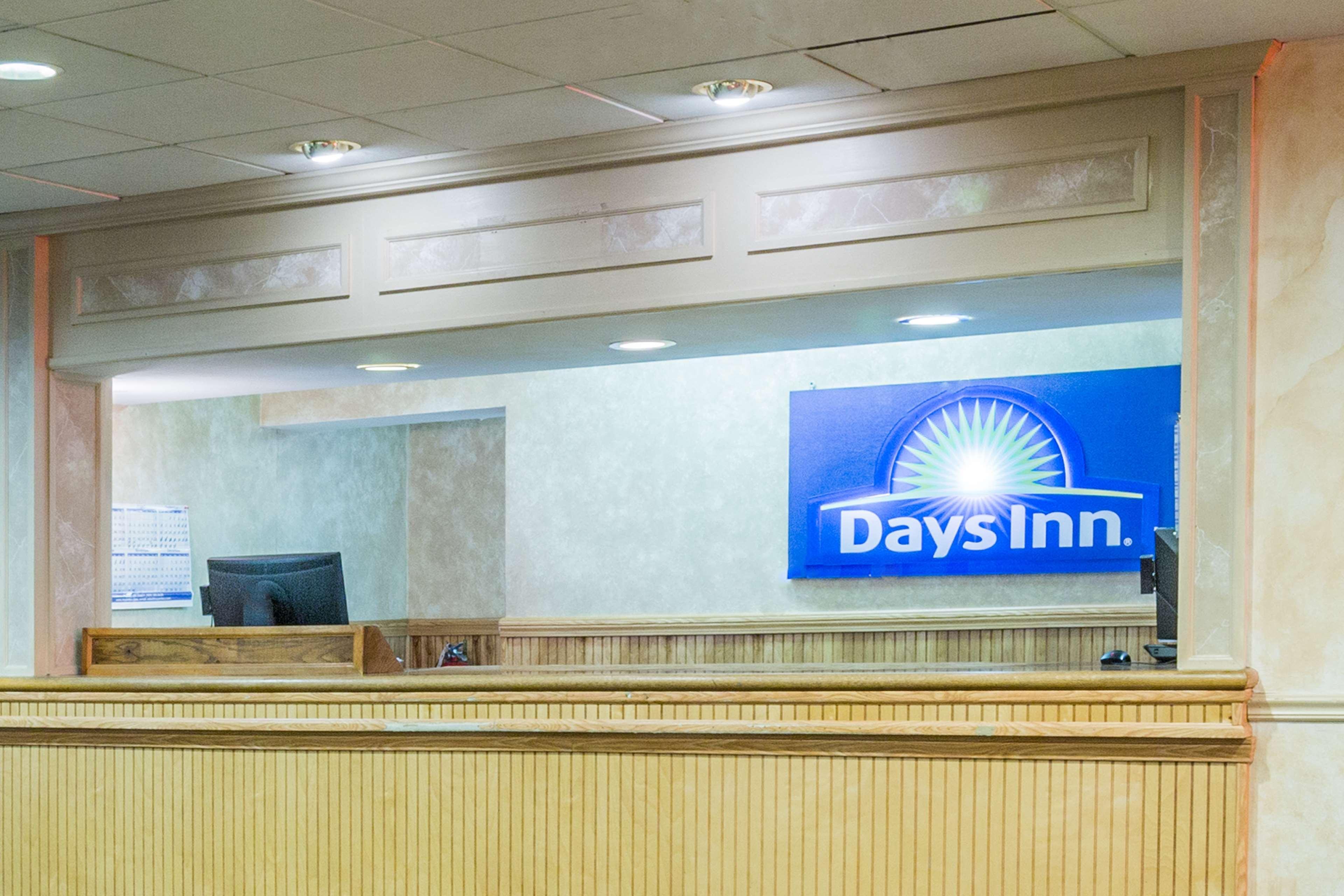 Days Inn Восток Страудсберг Экстерьер фото
