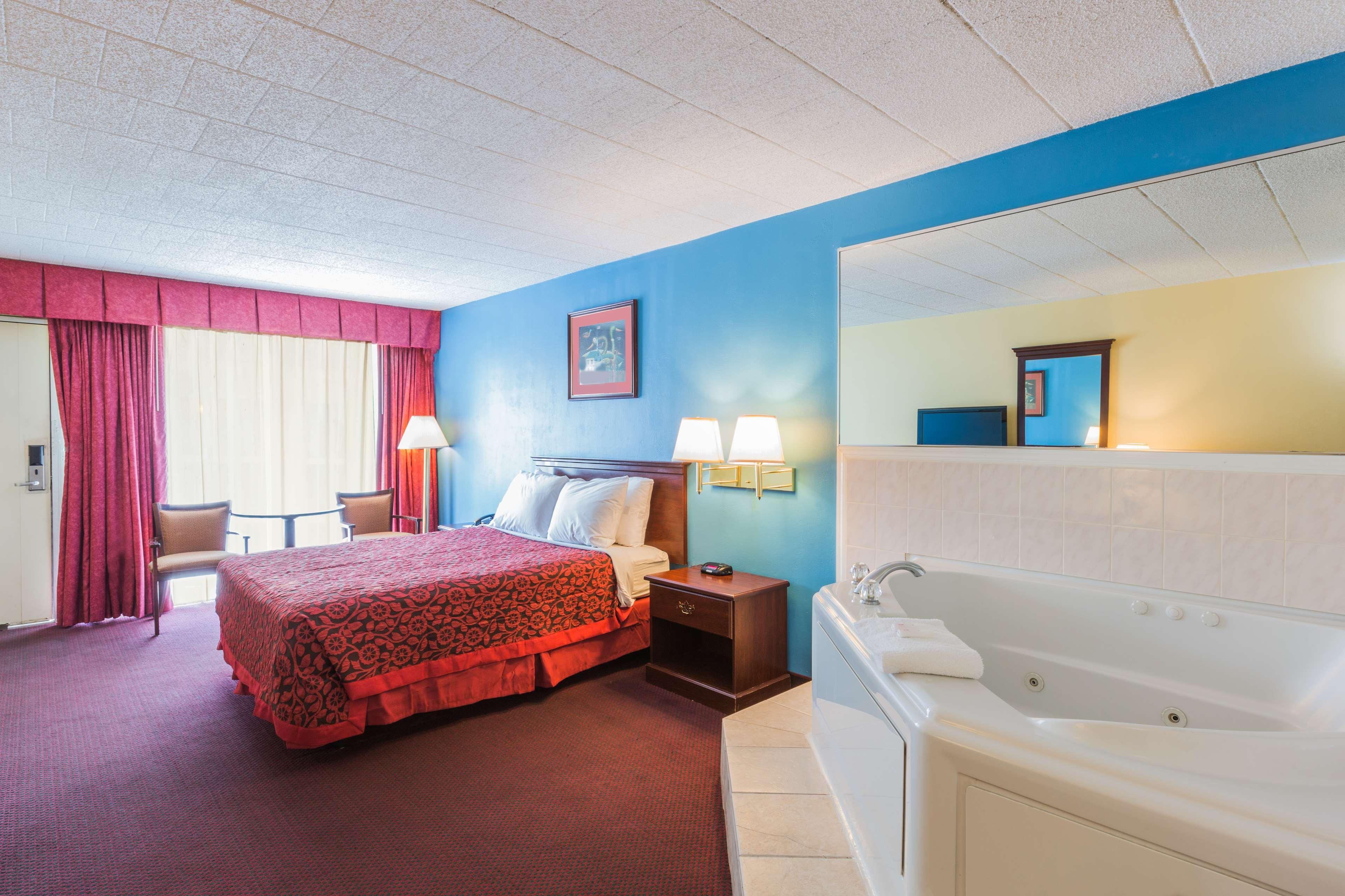Days Inn Восток Страудсберг Экстерьер фото