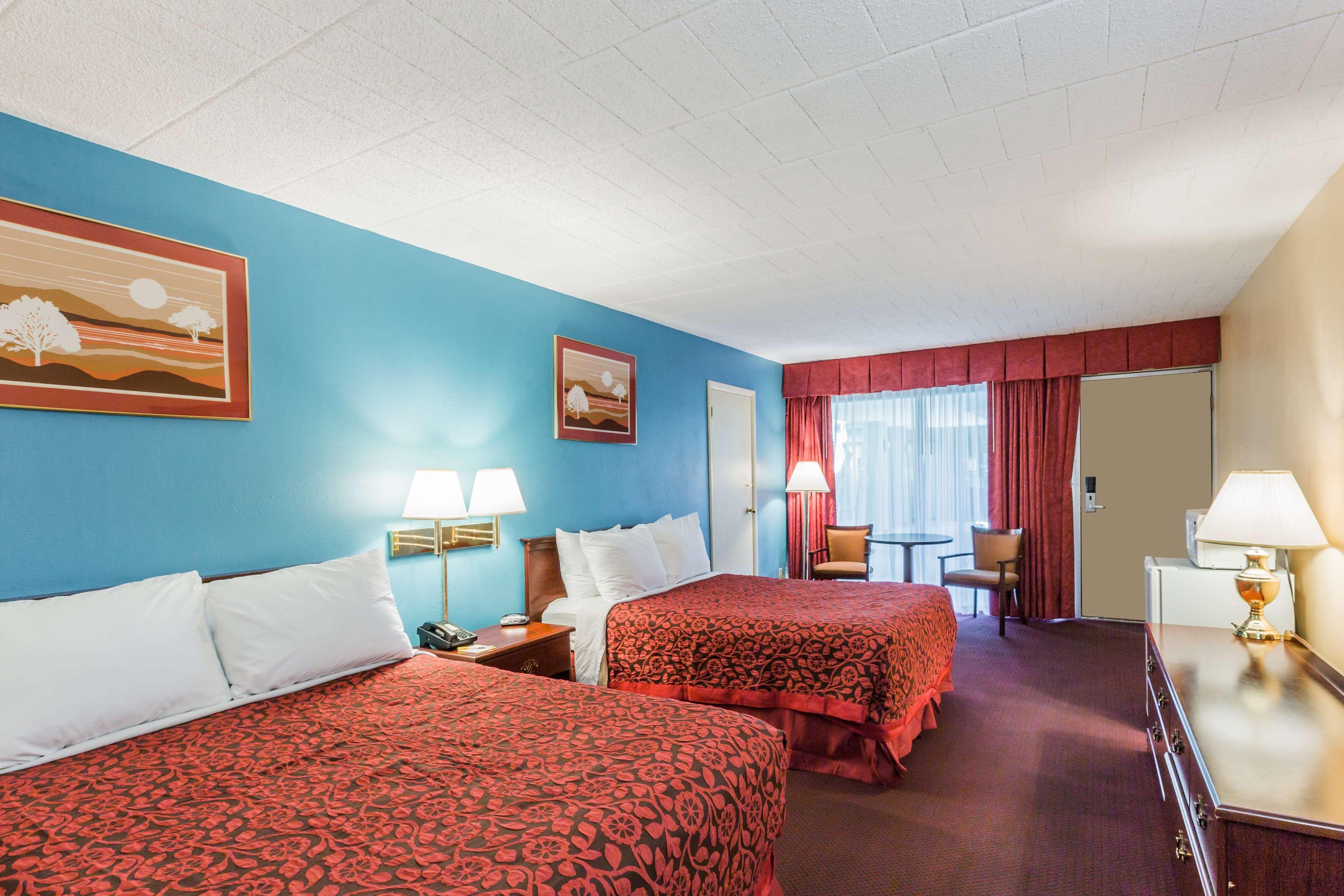 Days Inn Восток Страудсберг Экстерьер фото