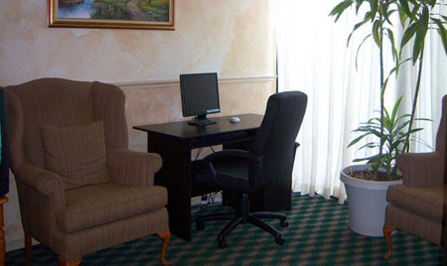 Days Inn Восток Страудсберг Экстерьер фото